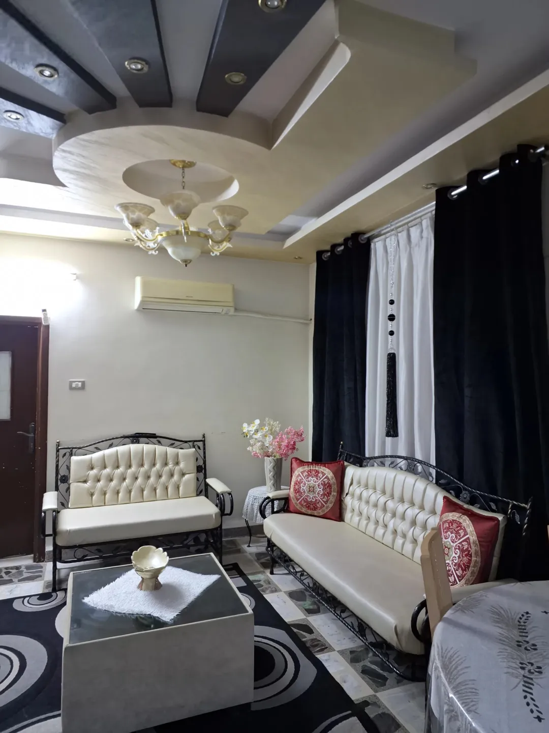 شقة فاخرة للبيع في الجبل الأبيض