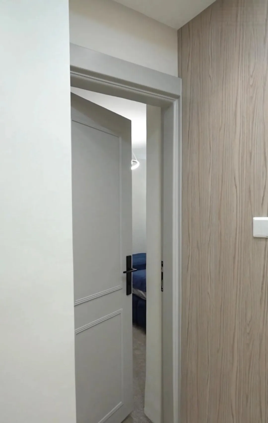 شقة مفروشة ومجددة بالكامل في ارقى عمارة في شارع ابراهيم قطان الدوارالسابع الموازي لشارع عبدالله غوشه