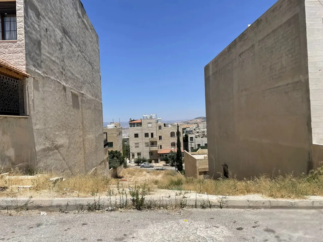 أرض سكنية مميزة للبيع في أبو نصير