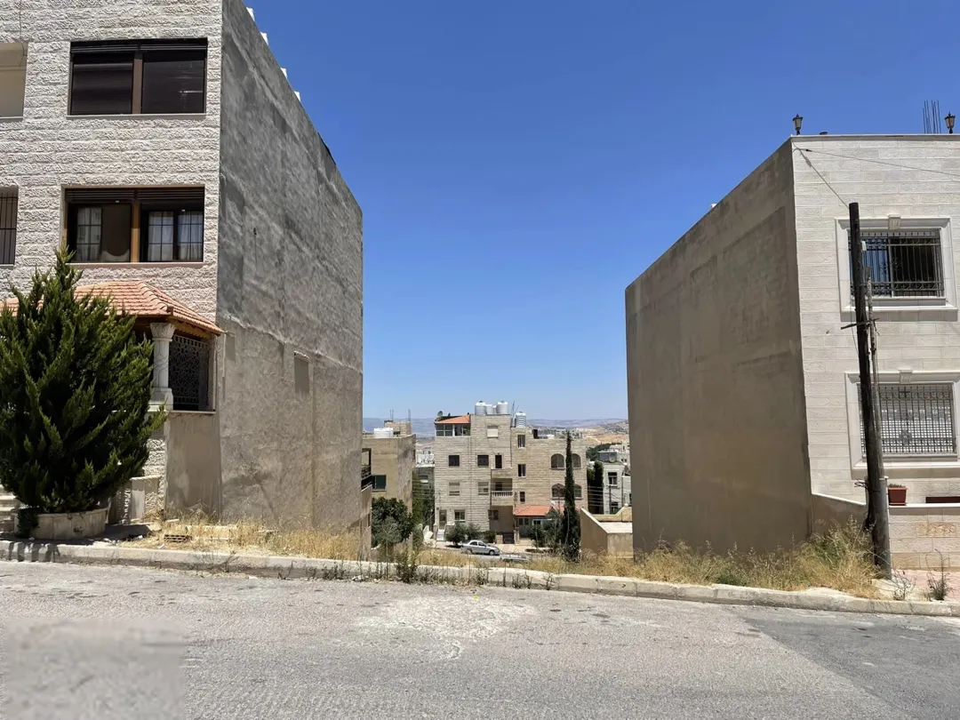 أرض سكنية مميزة للبيع في أبو نصير