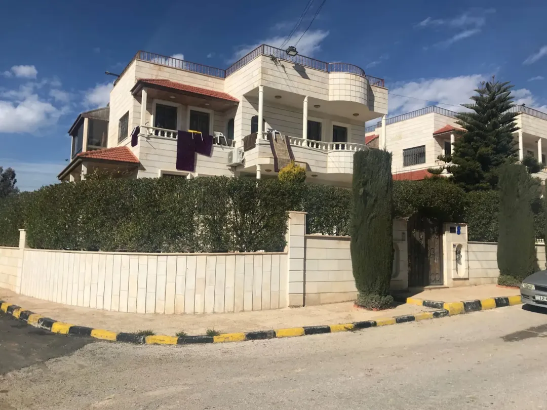 فيلا دوبلكس فاخرة للبيع في اليادودة اشكو