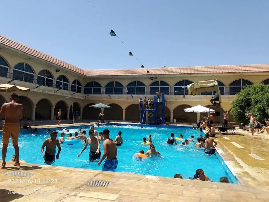شقة فاخرة مع مسابح وقاعات احتفالات