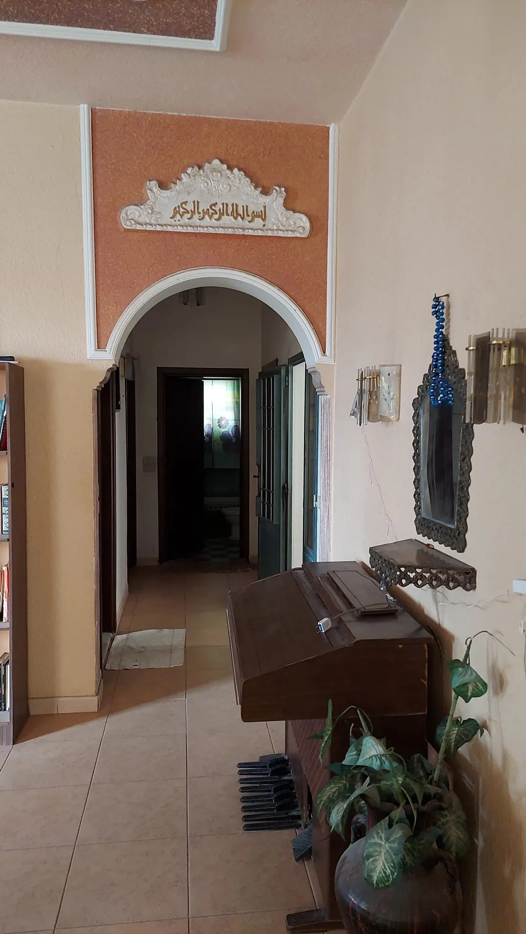 فيلا للبيع بنيت للمالك الزرقاء الجديدة خلف مركز امن البتراوي مطلة و قريبه من شارع 26