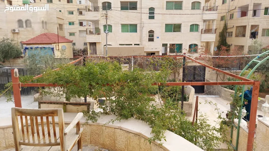 فيلا للبيع بنيت للمالك الزرقاء الجديدة خلف مركز امن البتراوي مطلة و قريبه من شارع 26