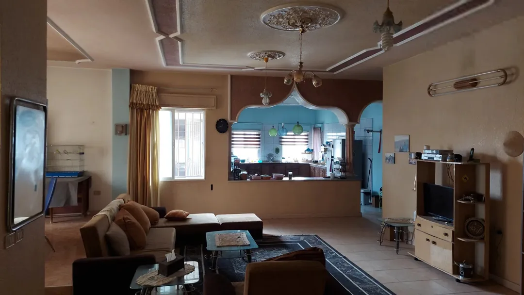 فيلا للبيع بنيت للمالك الزرقاء الجديدة خلف مركز امن البتراوي مطلة و قريبه من شارع 26