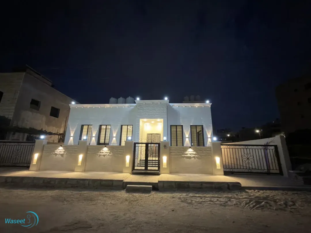 بيت للبيع مشطب كامل جاهز للسكن (التفاصيل بالوصف)
