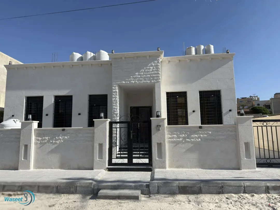 بيت للبيع مشطب كامل جاهز للسكن (التفاصيل بالوصف)