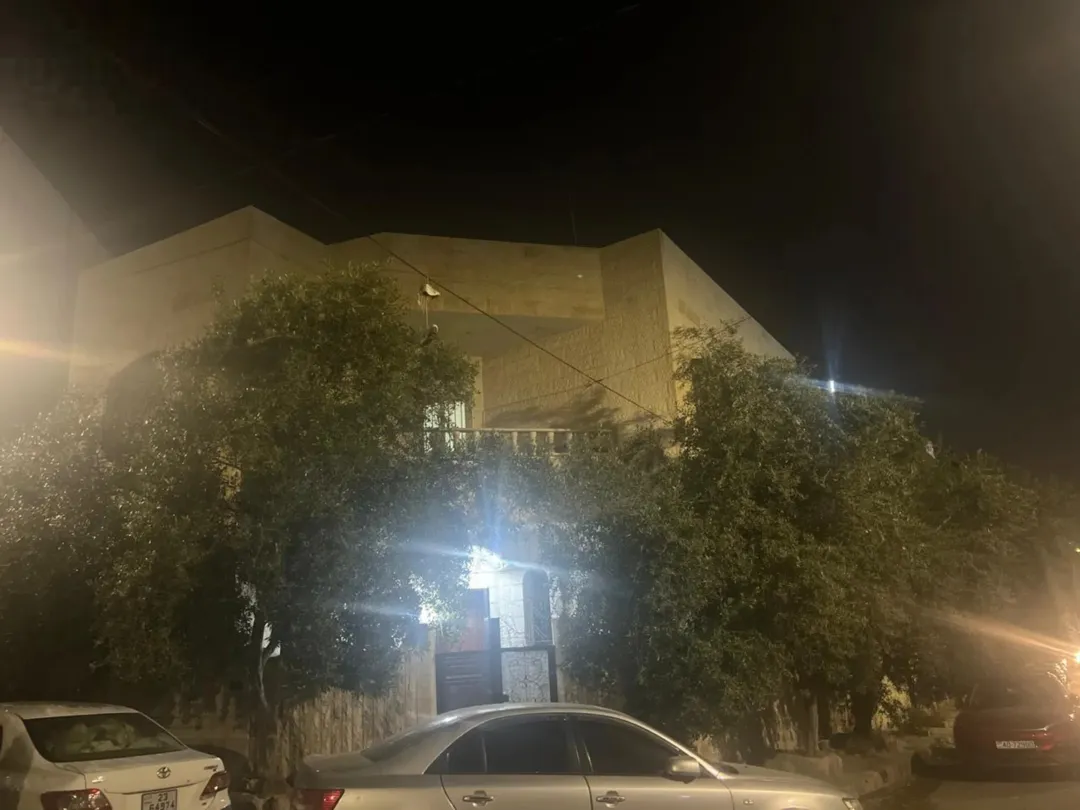 منزل مستقل طابقين للبيع في جبل طارق – الزرقاء