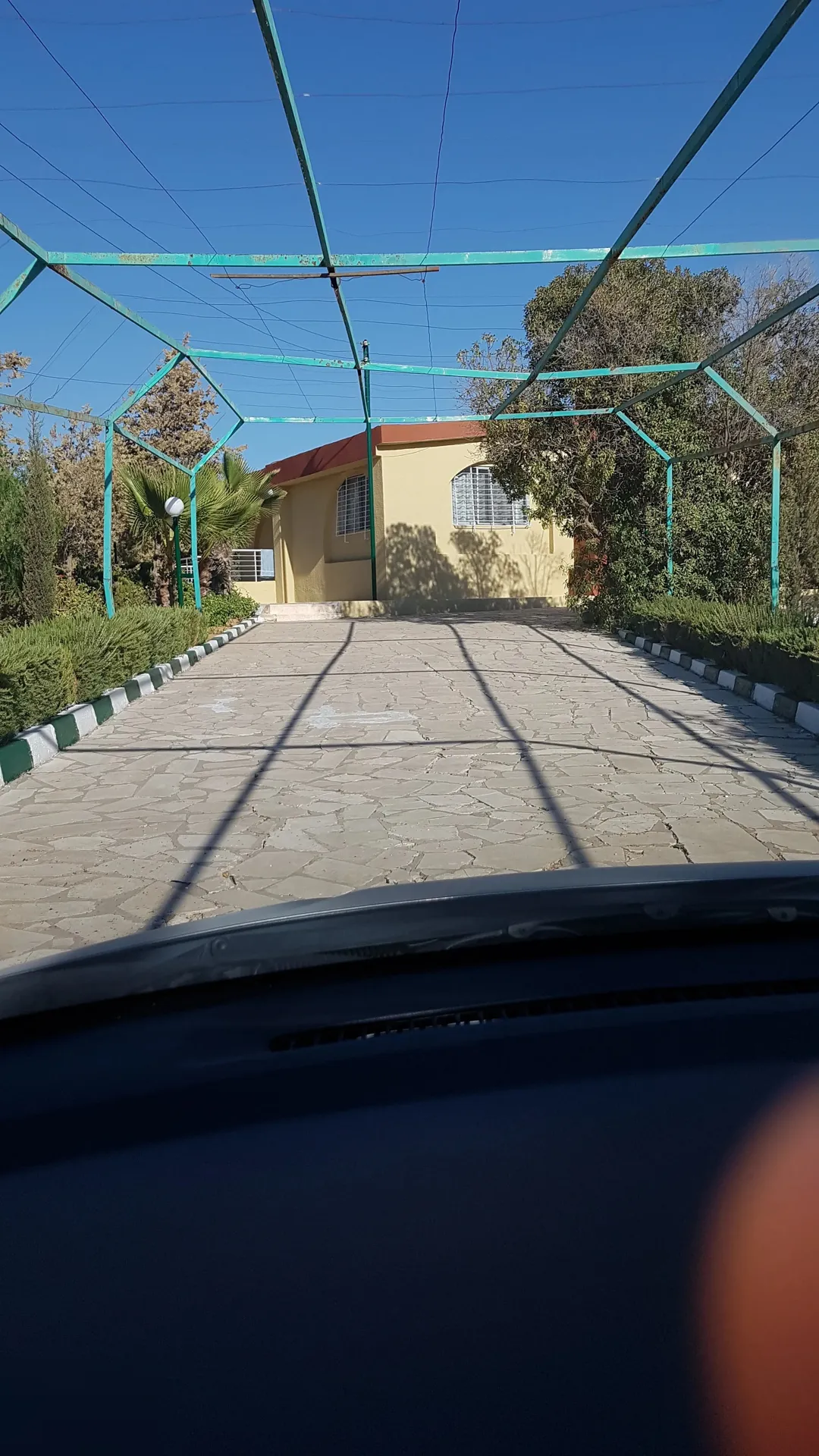 مزرعة للبيع ، بها بيت