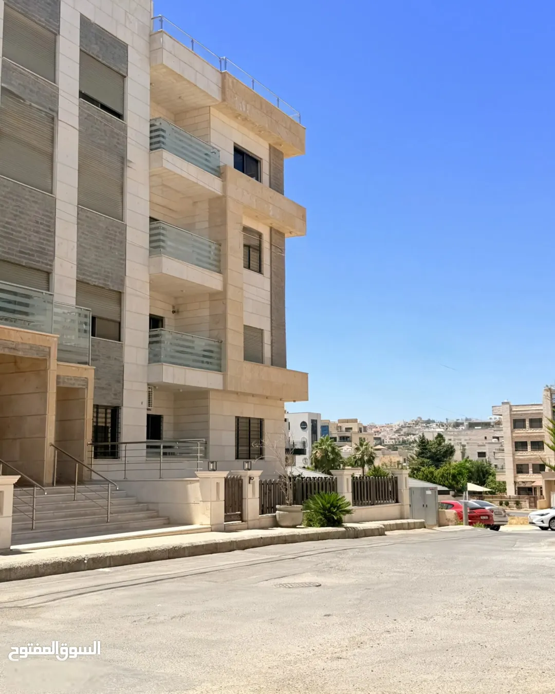 شقة فاخرة للبيع في ضاحية النخيل – عمان