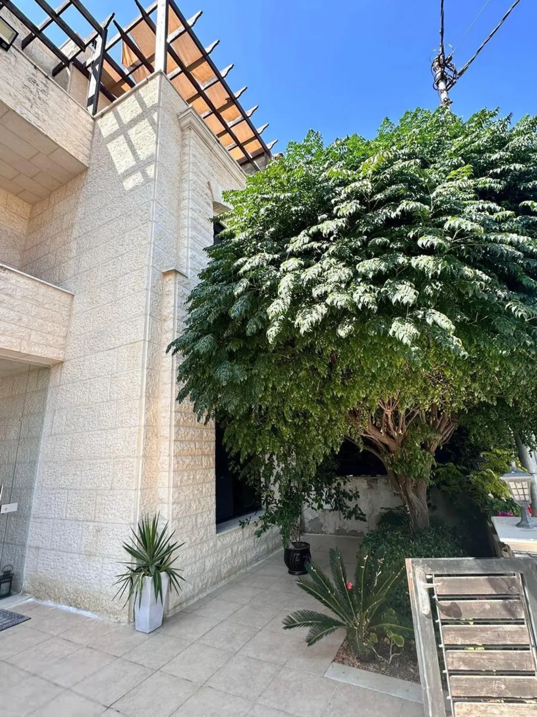 شبه فيلا راقية في مجمع سكني مميز بأم السوس