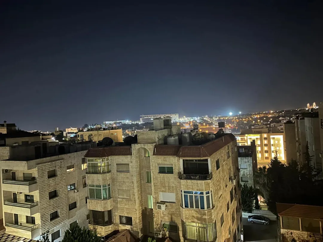 شقة مع روف منفصل للبيع في خلدا ام السماق خلف سيتي مول
