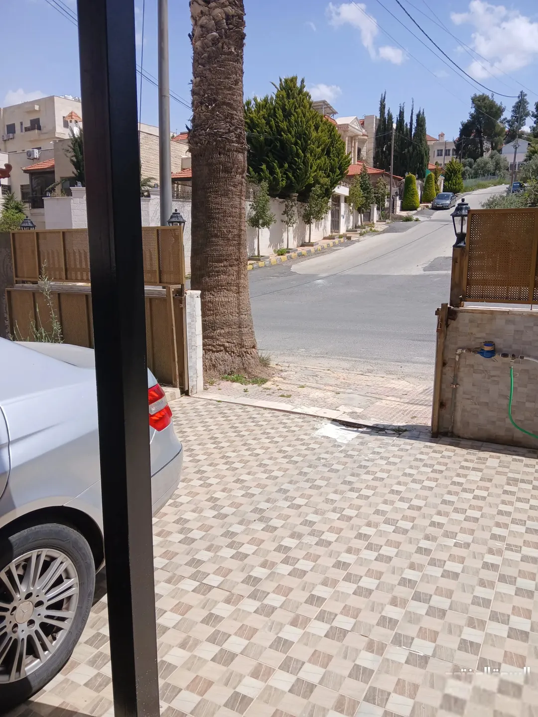 شبه فيلا متلاصقة ساحرة في مرج الحمام في قلب منطقة هادئة تطل على الغرب