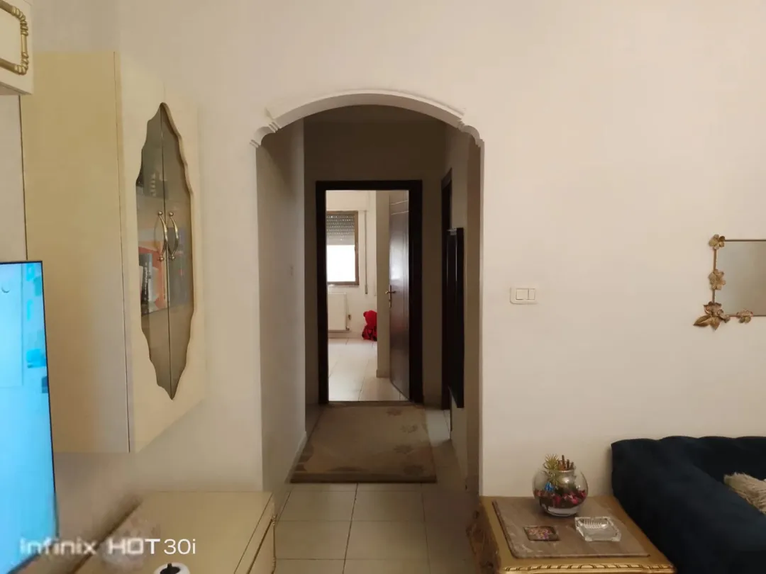 شقة ارضيه مستوى الشارع للبيع الصويفيه