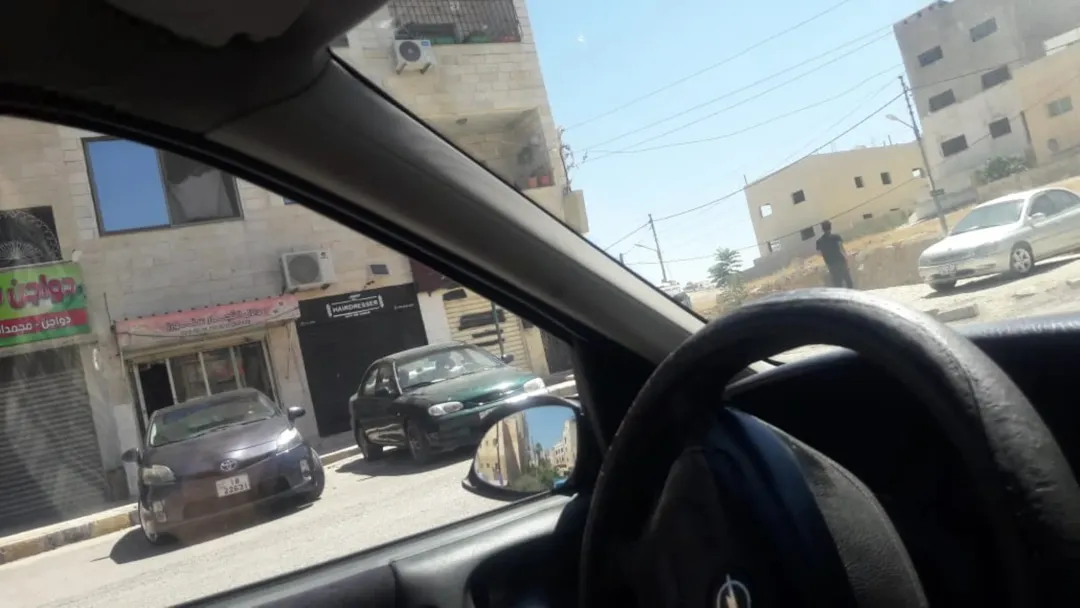 أرض تجارية للبيع في ماركا بموقع استراتيجي لبناء مجمع