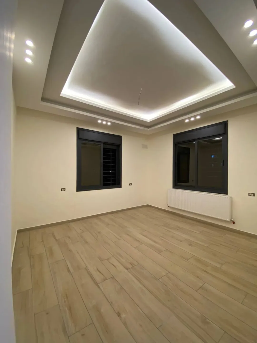 شقق سكنية فاخرة في موقع متميز بين الفلل