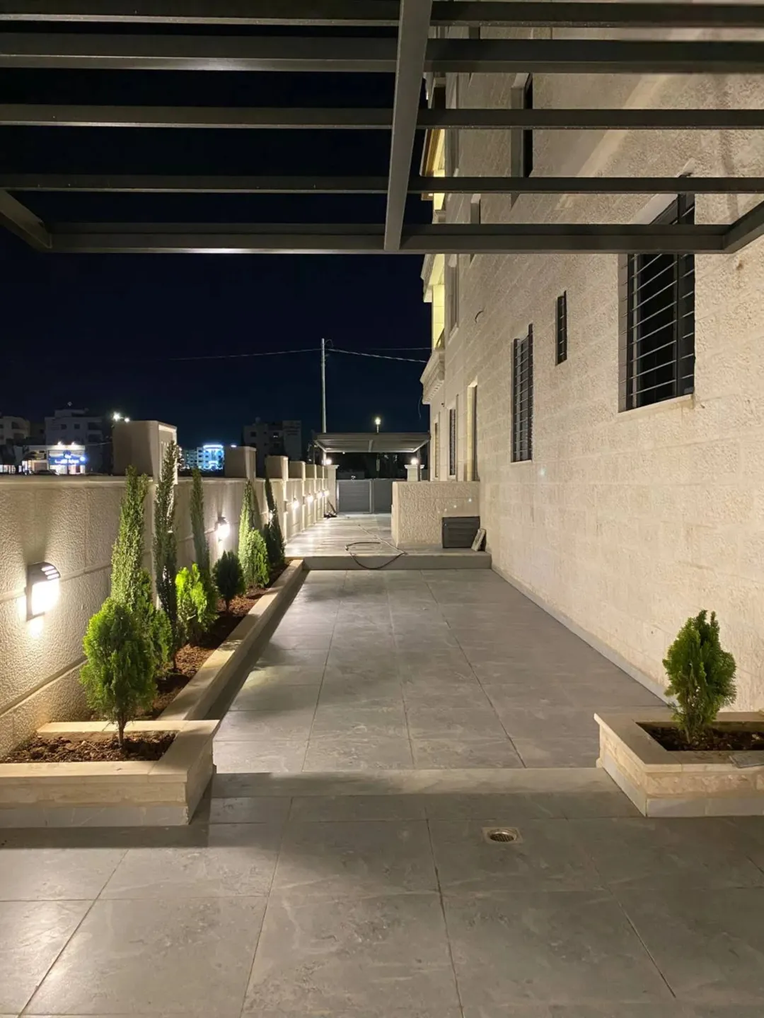 شقق سكنية فاخرة في موقع متميز بين الفلل