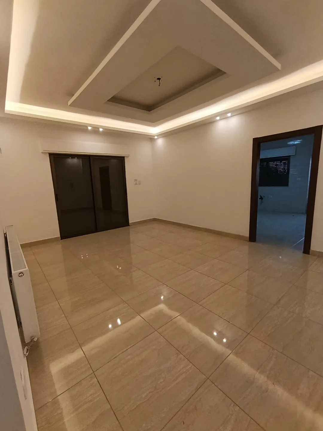 شقة لقطة طابق ارضي جديدة لم تسكن بسعر مغري مميز للبيع في الجبيهة حي المنصور