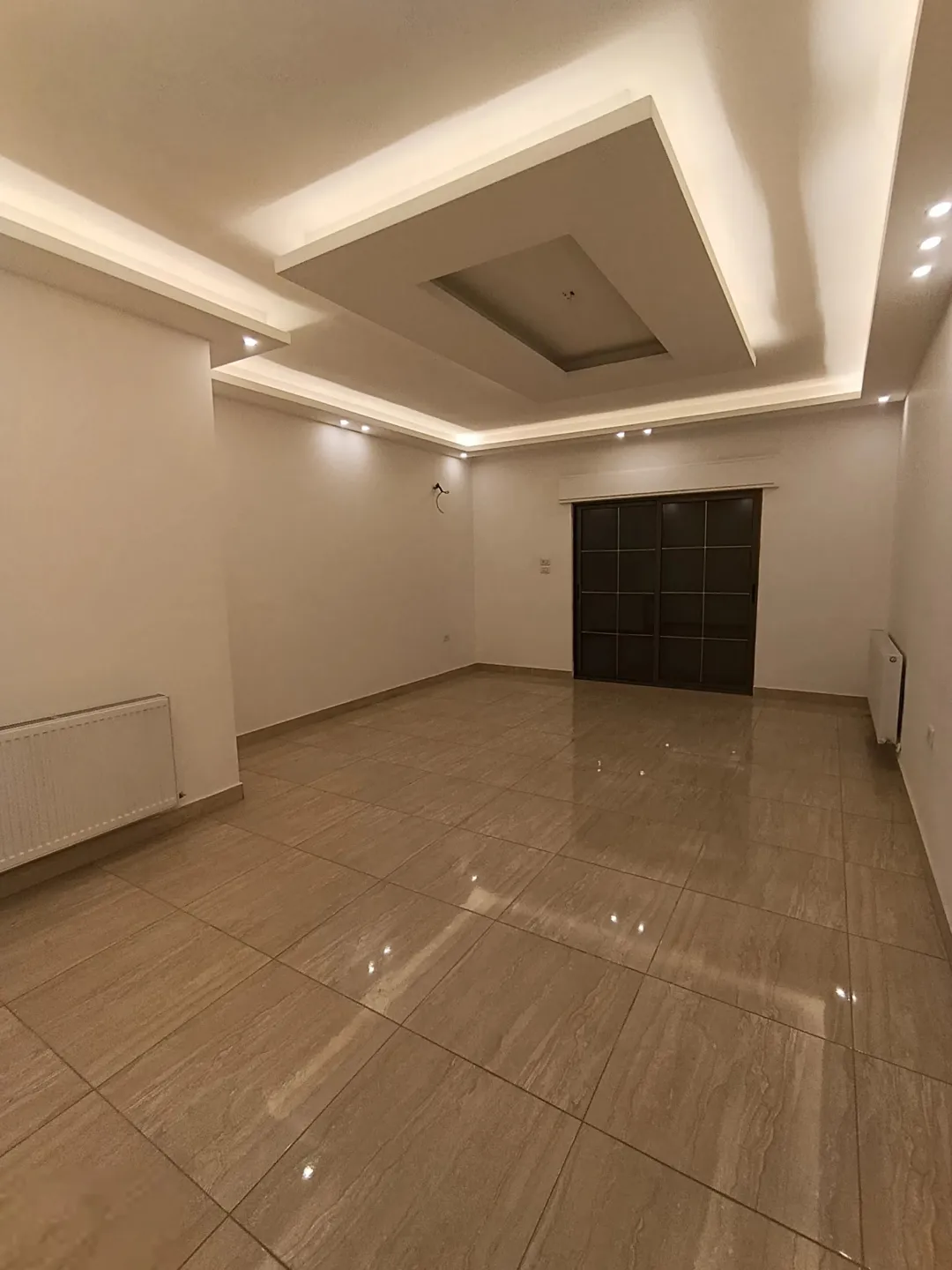 شقة لقطة طابق ارضي جديدة لم تسكن بسعر مغري مميز للبيع في الجبيهة حي المنصور