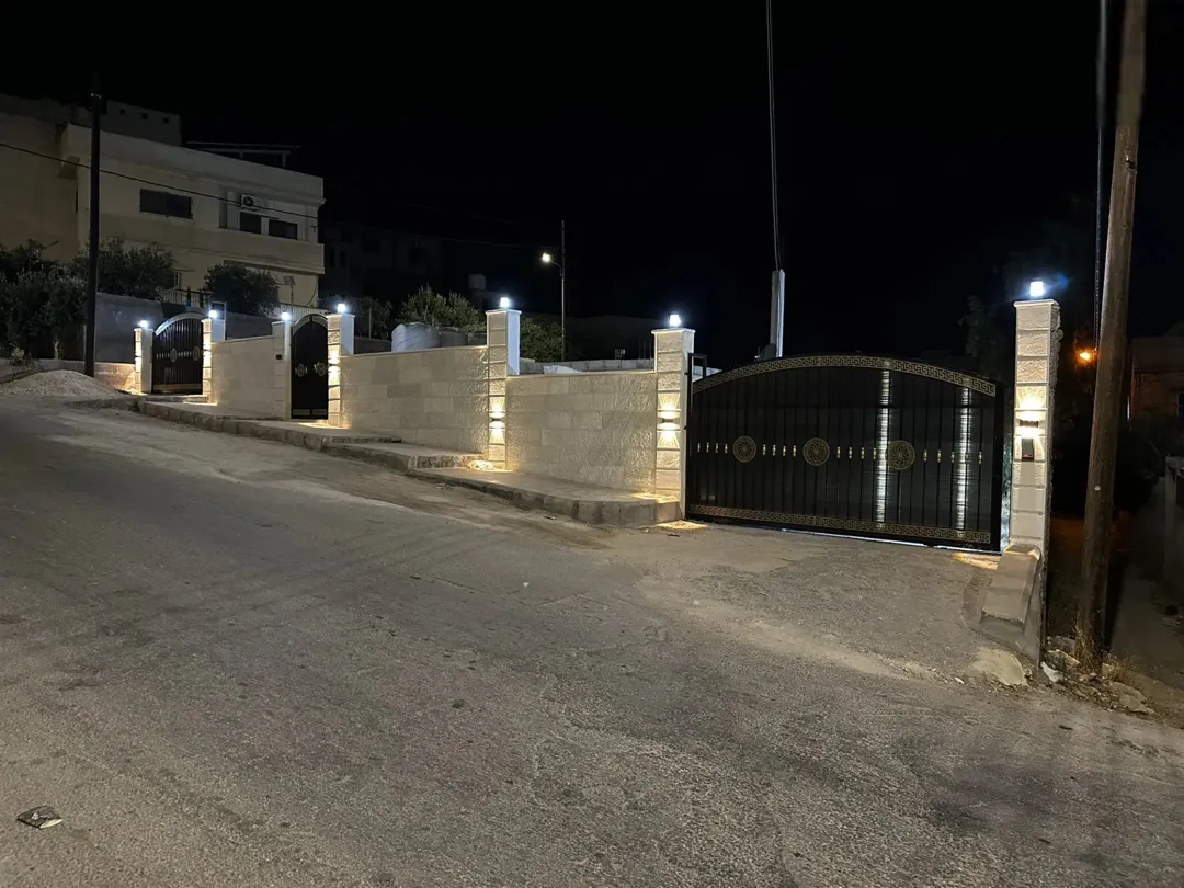 بيت مستقل للبيع في الزرقاء – شومر حي الجنينة بمساحة أرض 581 م٢