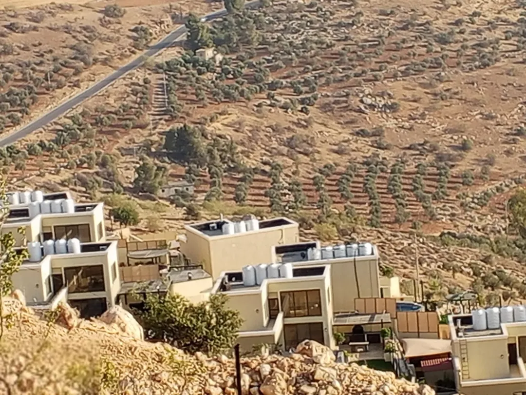 قطعة أرض مميزة 500 متر في قوشان إسكان المهندسين إطلالة بانورامية