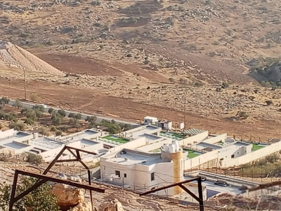 قطعة أرض مميزة 500 متر في قوشان إسكان المهندسين إطلالة بانورامية
