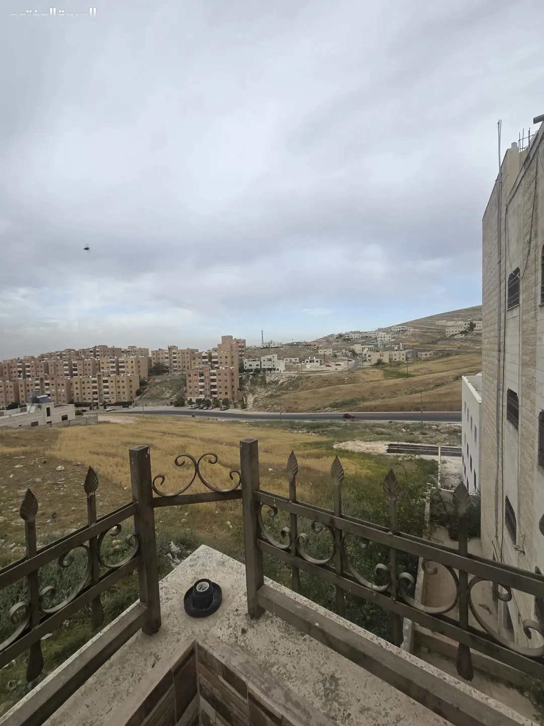 عمارة سكنية من 3 طوابق للبيع مقابل سجن ماركا