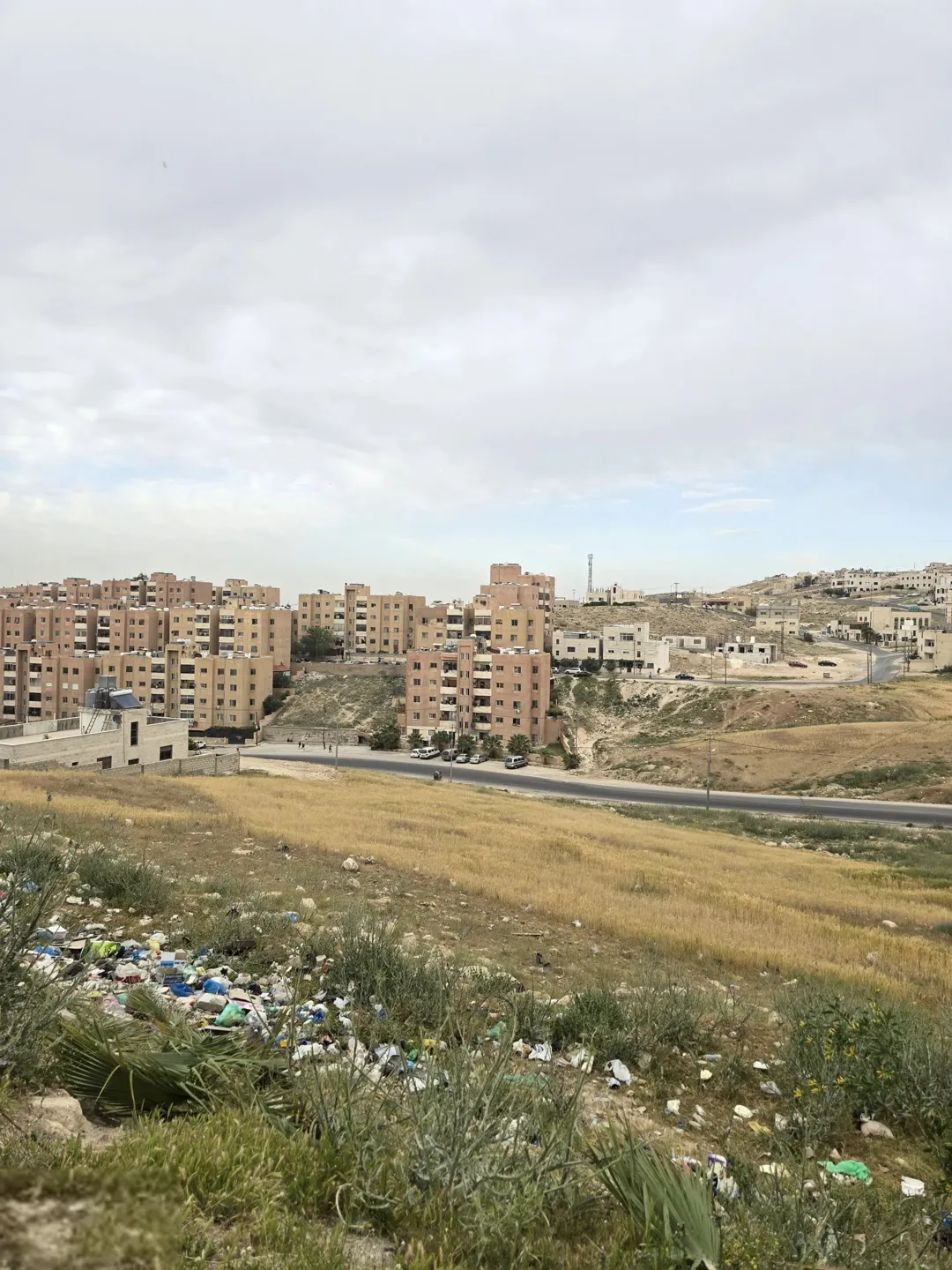 عمارة سكنية من 3 طوابق للبيع مقابل سجن ماركا