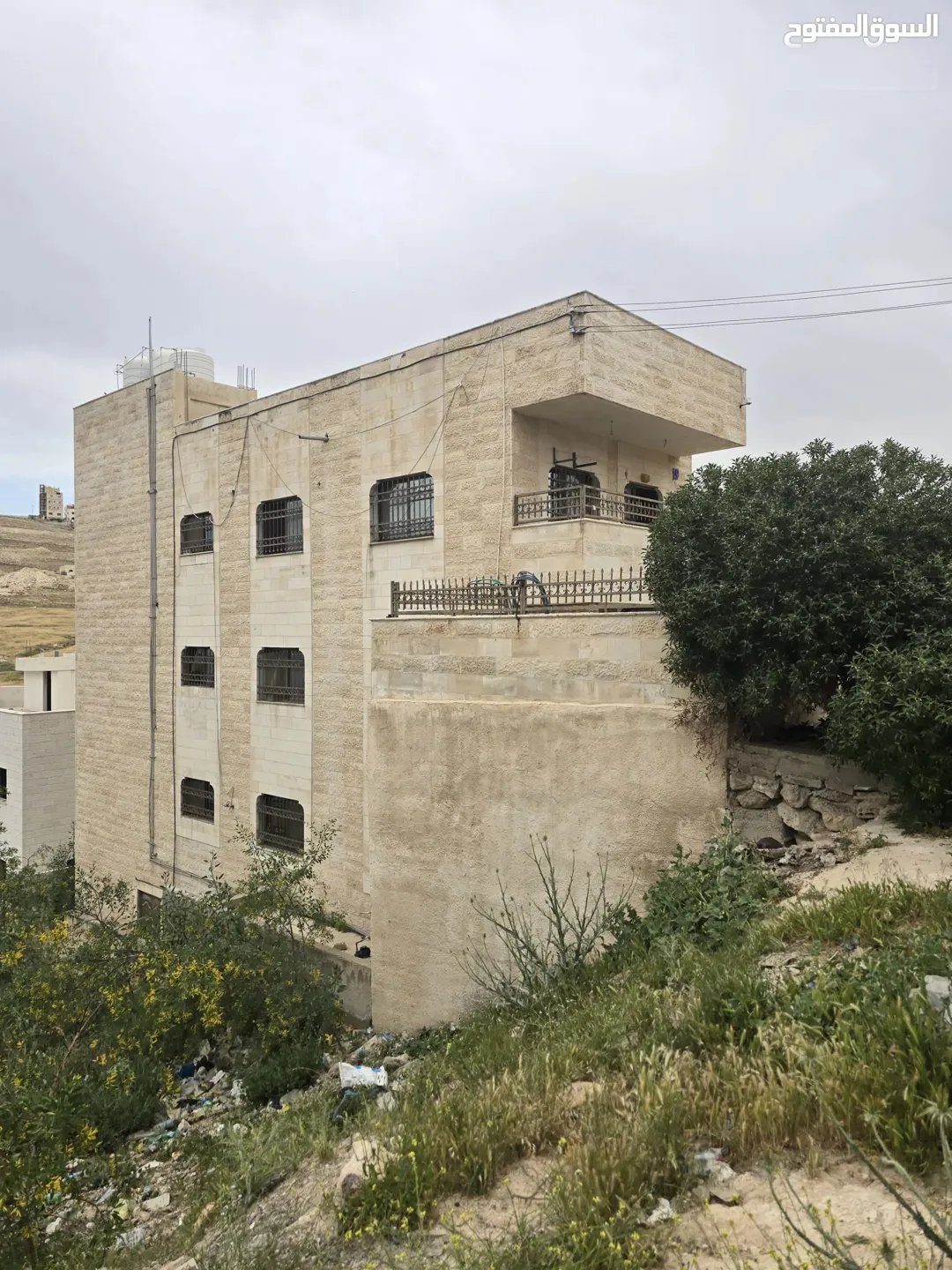 عمارة سكنية من 3 طوابق للبيع مقابل سجن ماركا