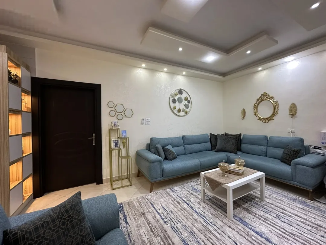 شقة فاخرة للبيع في الجبيهة بالقرب من جامع فريد الخليل