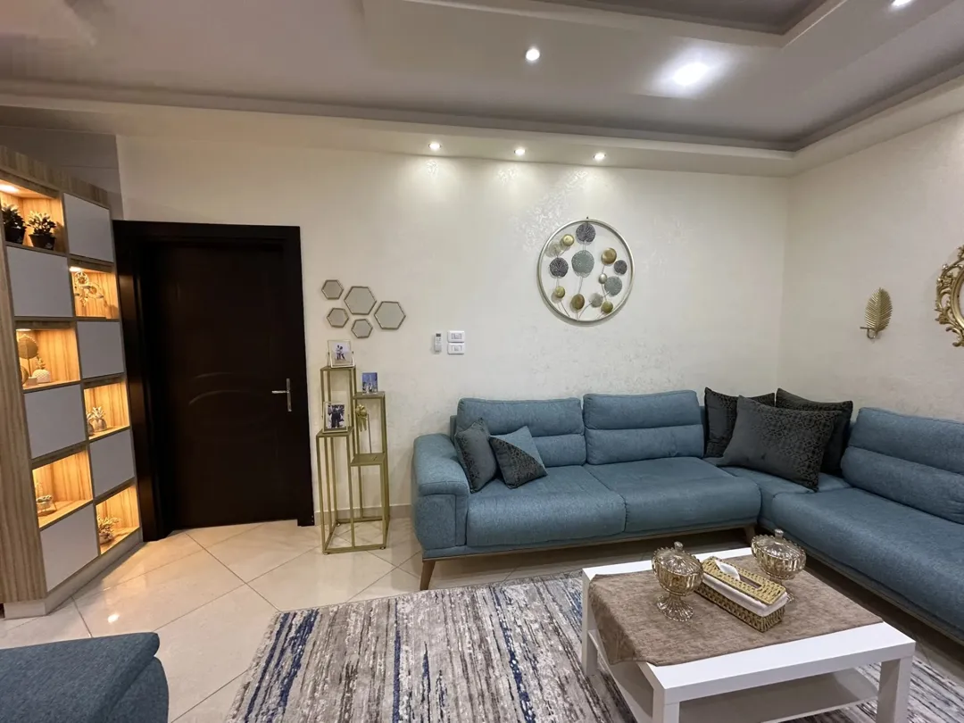 شقة فاخرة للبيع في الجبيهة بالقرب من جامع فريد الخليل