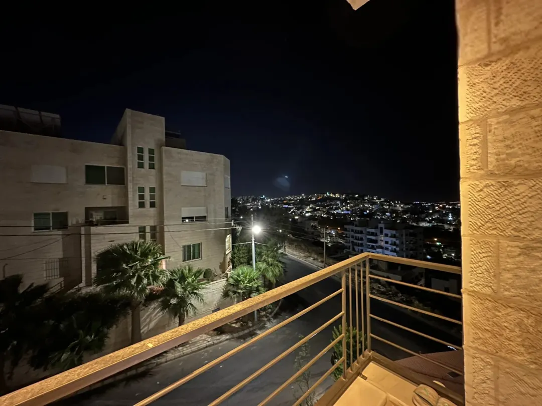 شقة فاخرة للبيع في الجبيهة بالقرب من جامع فريد الخليل