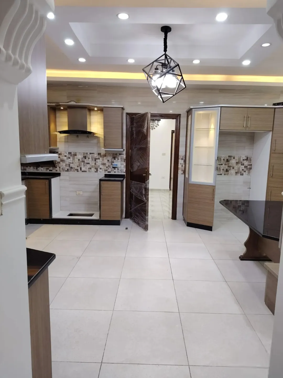 طريق المطار خلف المدارس العالميه مباشره