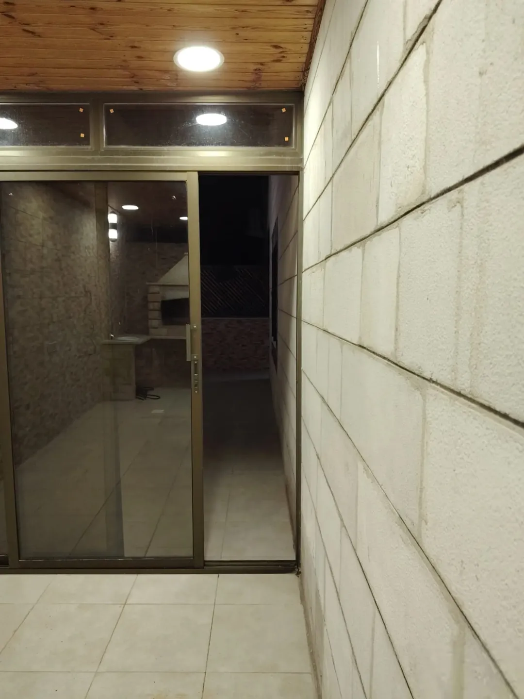 طريق المطار خلف المدارس العالميه مباشره