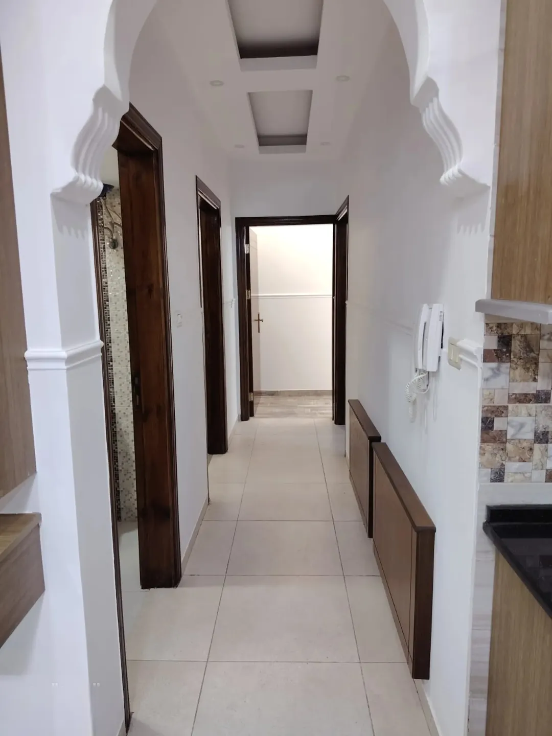 طريق المطار خلف المدارس العالميه مباشره