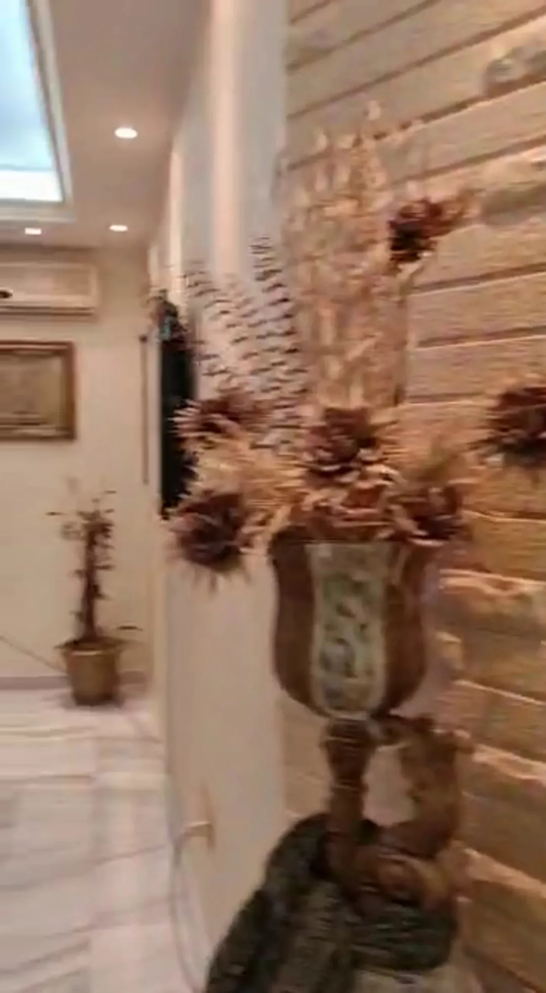 شقة مفروشة فاخرة للبيع أو للإيجار في الدوار الخامس – إطلالة على جسر عبدون