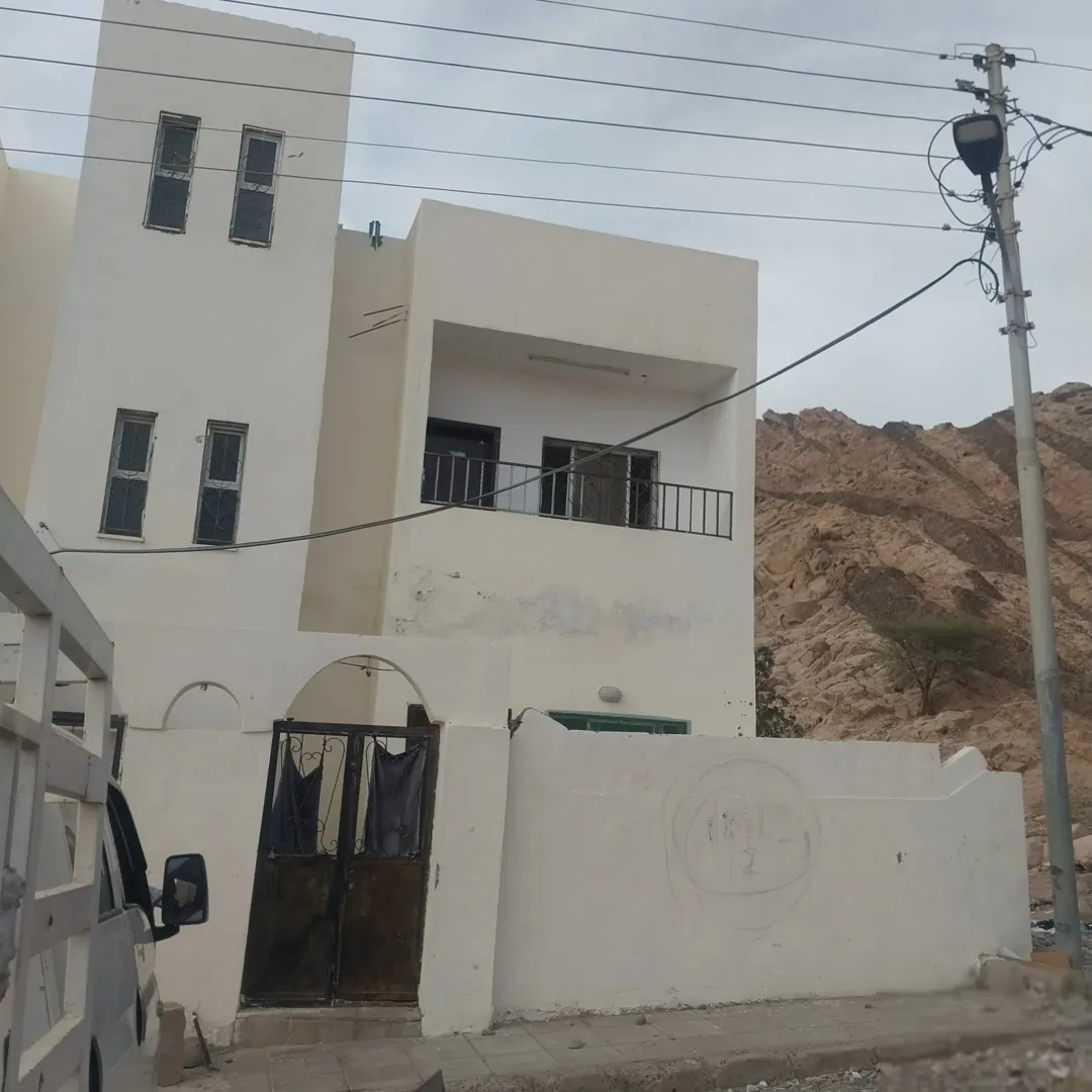 عمارة سكنية مميزة للبيع في منطقة الخزان