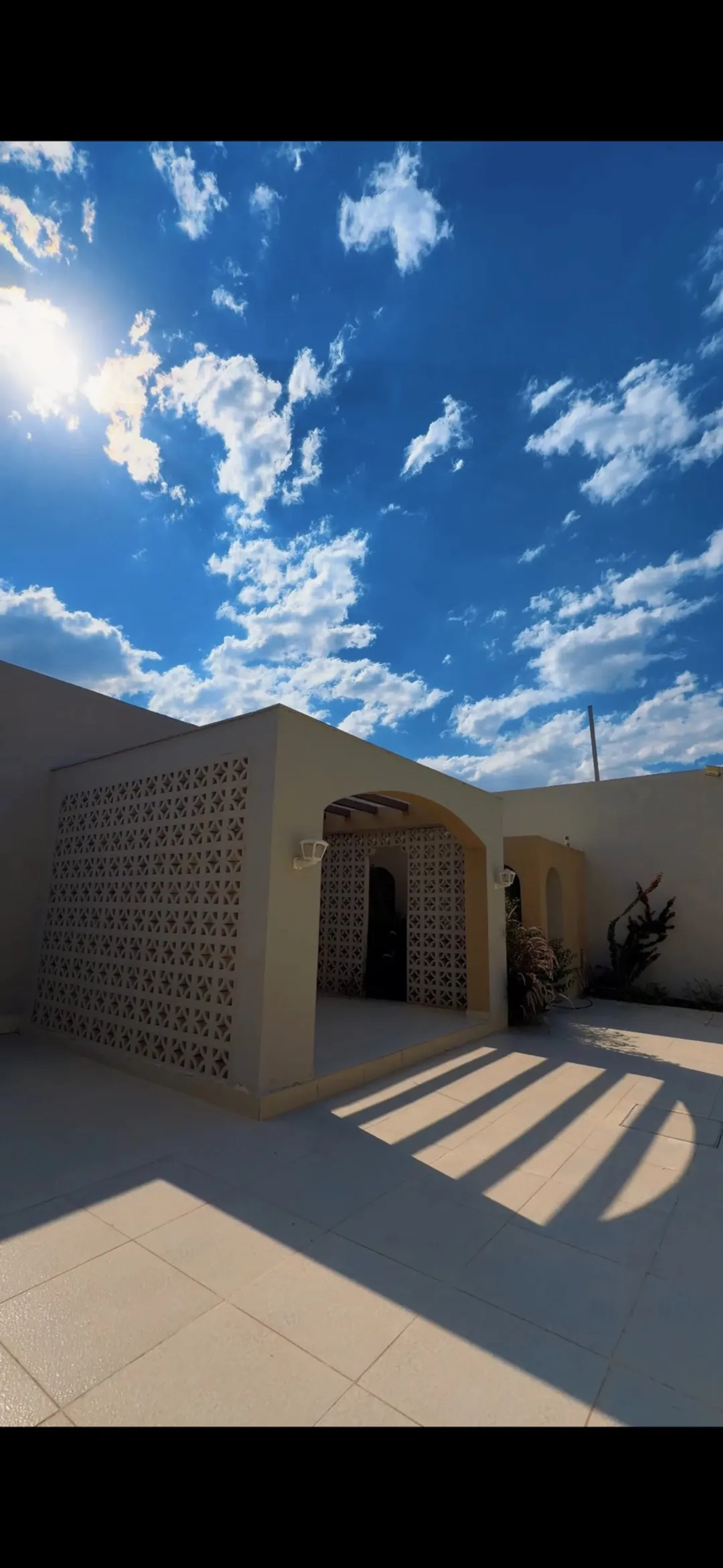 شاليه بوهيمي بتصميم يوناني فاخر للبيع في البحر الميت