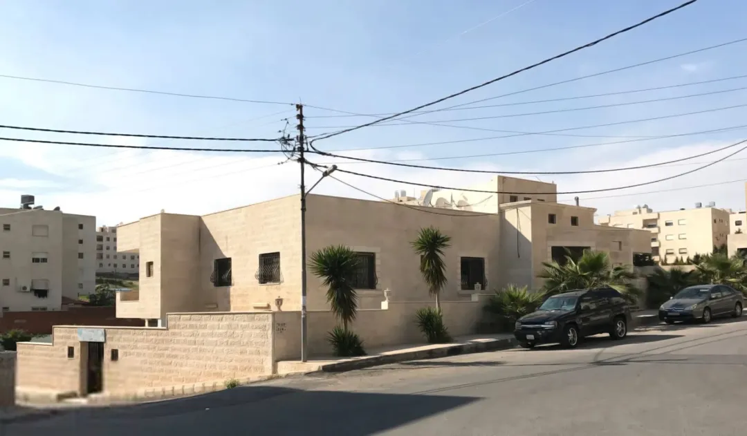 فيلا مكونة من طابقين كل طابق شقة مستقلة للبيع