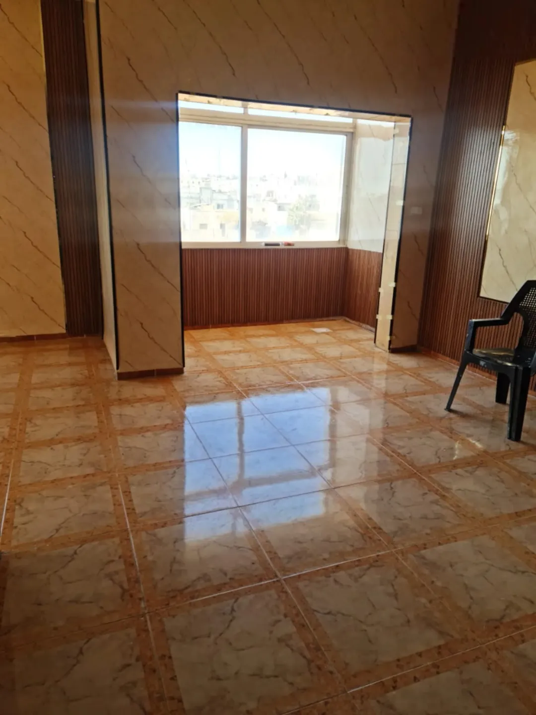 شقة للبيع في المقابلين خلف بن العميد