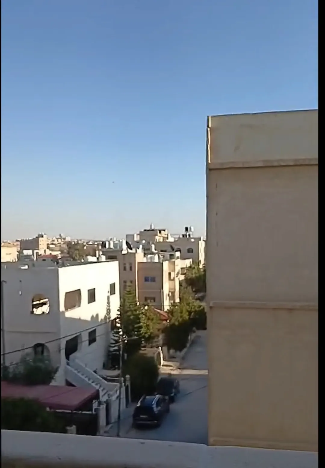 شقه للبيع في افضل مواقع الزرقاء الجديده خلف سلطة المياه مطلوب 35قابل للتفاوض للجادين