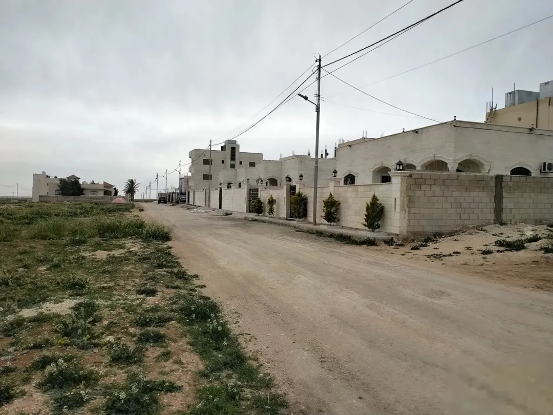 قطعة أرض سكنية للبيع في رجم الشامي – عمان