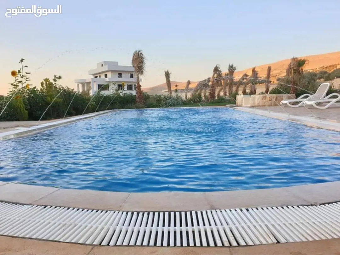 مزرعة فاخرة مع فيلا للبيع في بيرين – صروت