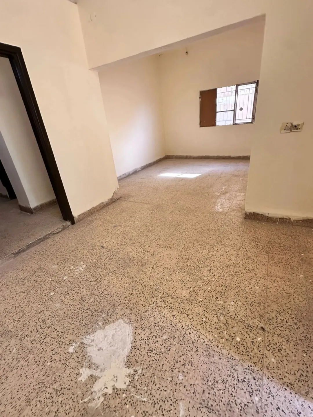 عمارة سكنية للبيع في الزرقاء – حي معصوم