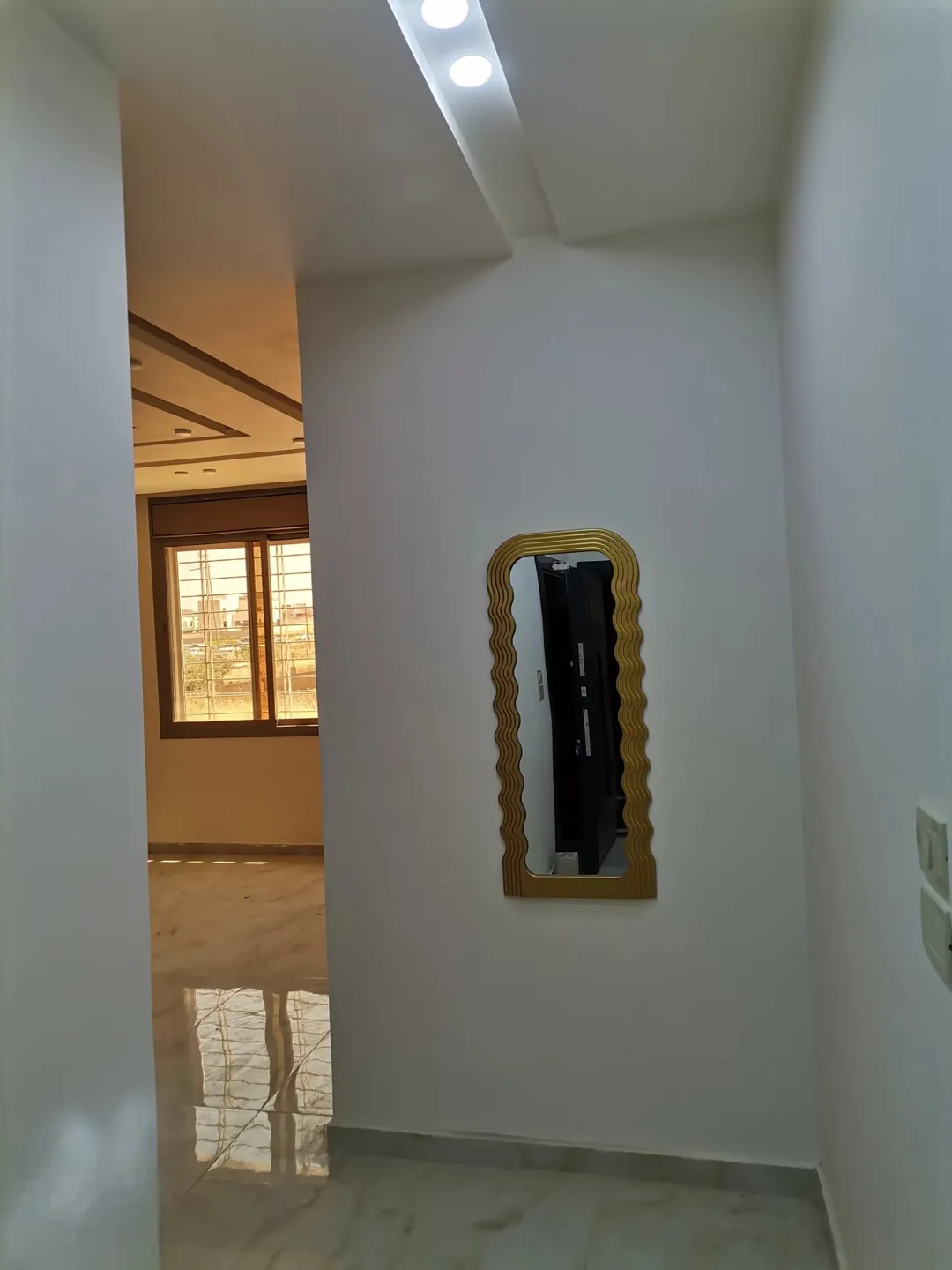 شقة فاخرة للبيع في إربد على شارع البتراء بمساحة 202 متر مربع