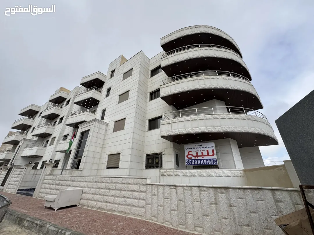 شقة فاخرة بمواصفات ملكية للبيع في أبو علندا مساحة 138 متر مربع