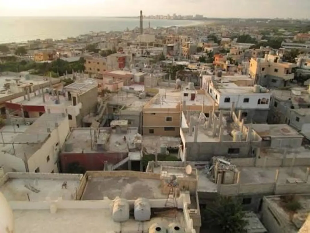 عمارة سكنية للبيع في مخيم الحسين تصلح للاستثمار