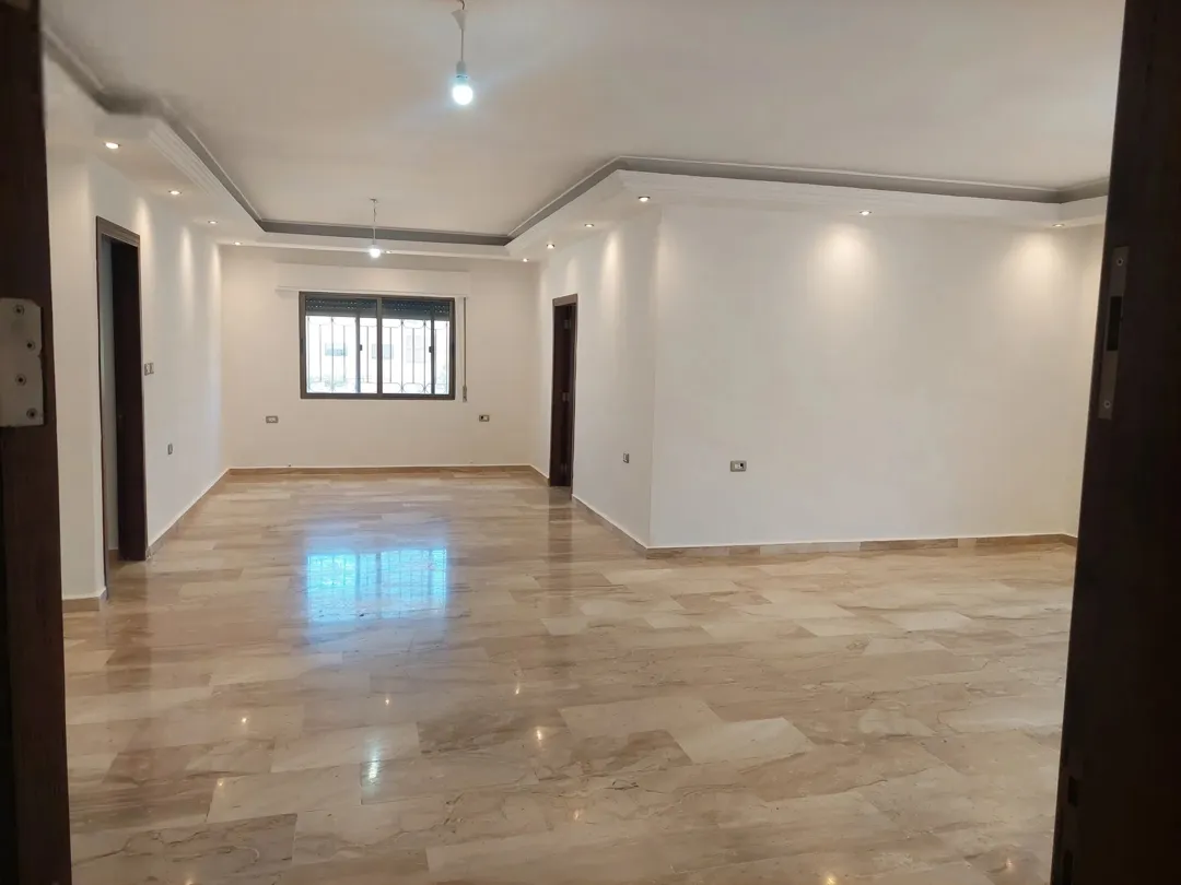 شقة طابق اول في البنيات مساحه 150 متر