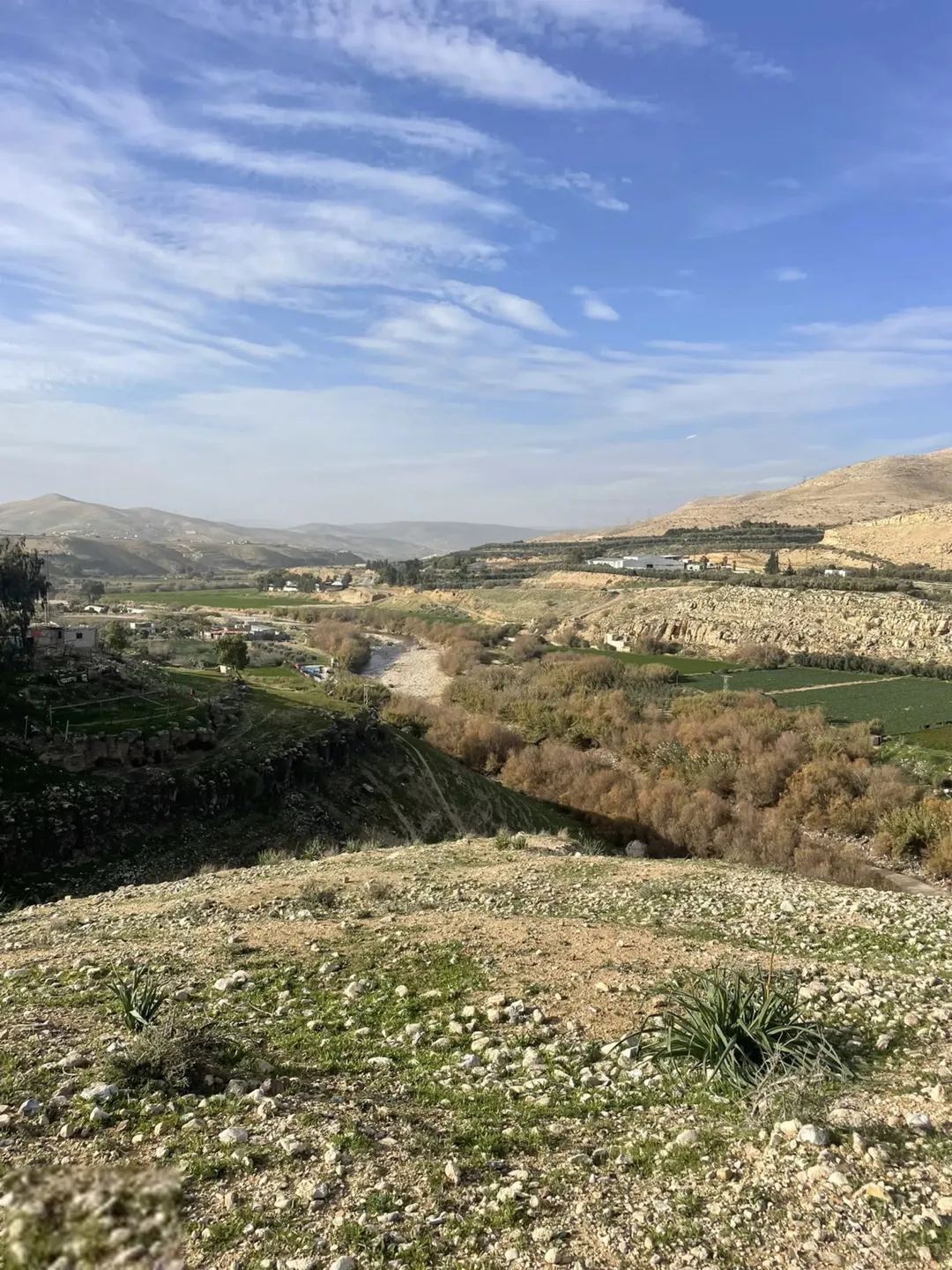 منزل للبيع مع أرض واسعة في دوقرة – الزرقاء