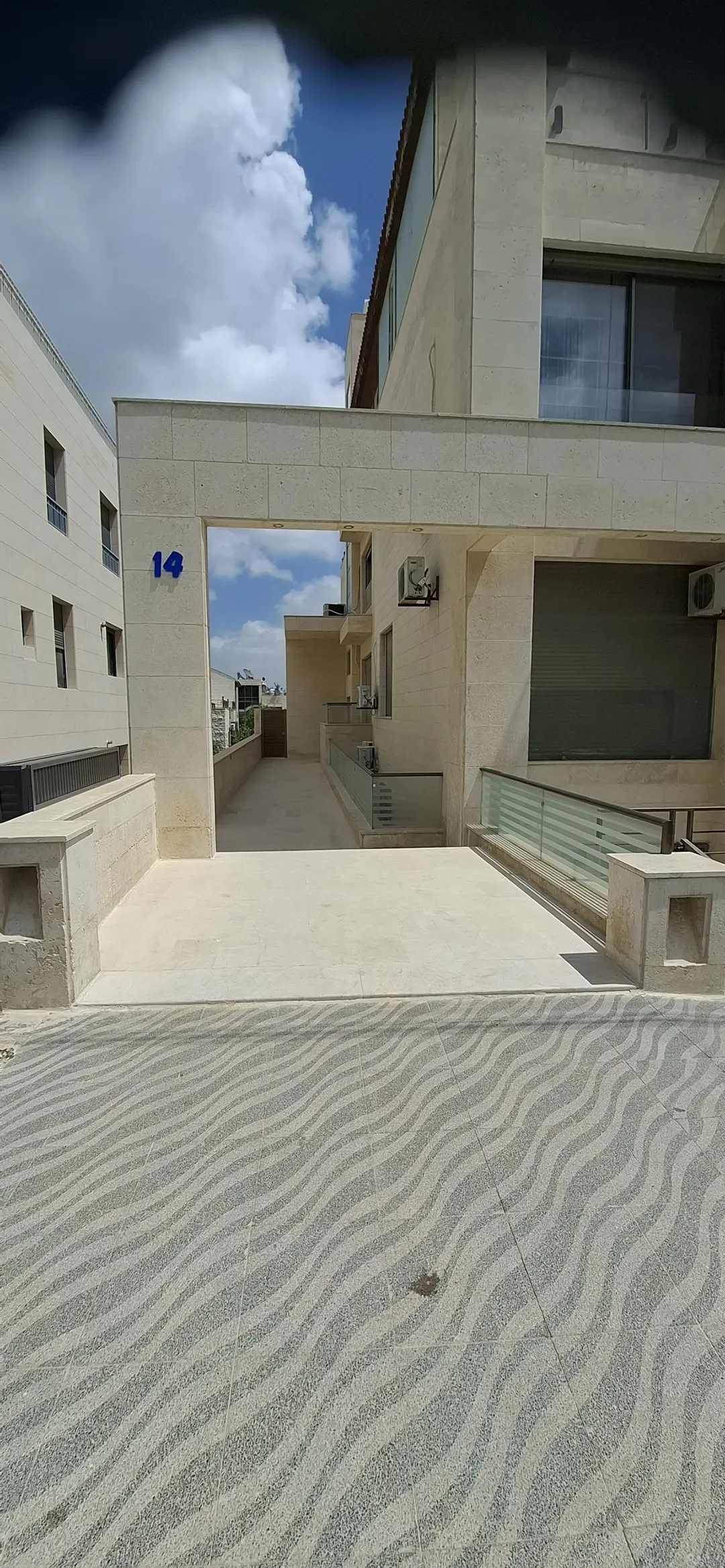 شقة استثمارية متميزة للبيع في عبدون